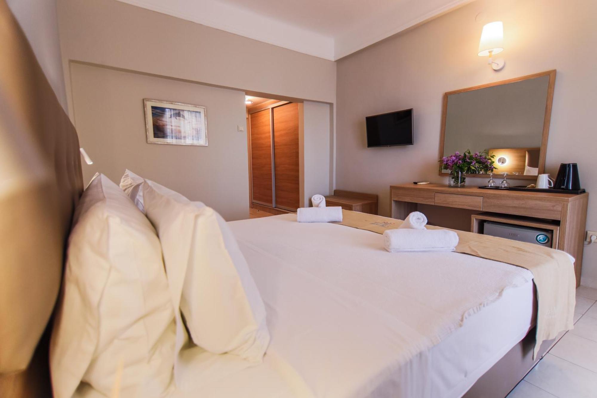 Tosca Beach Hotel PalaiónTsiflíkion Kültér fotó